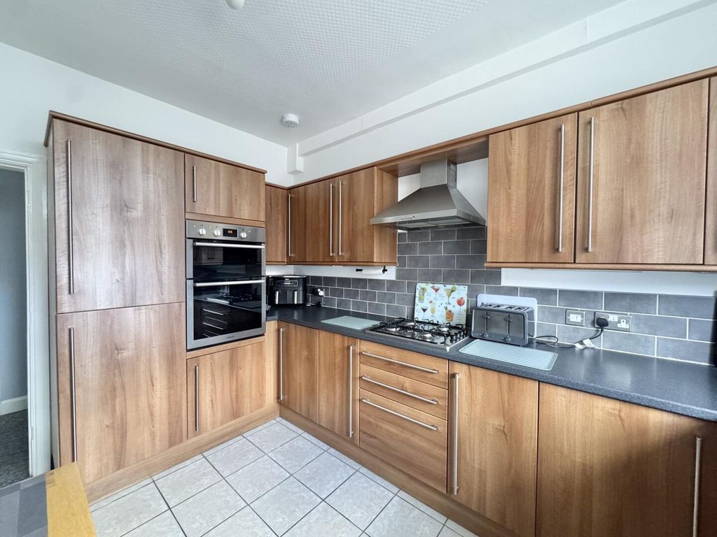 Property photo 3 of 24 Kitchen