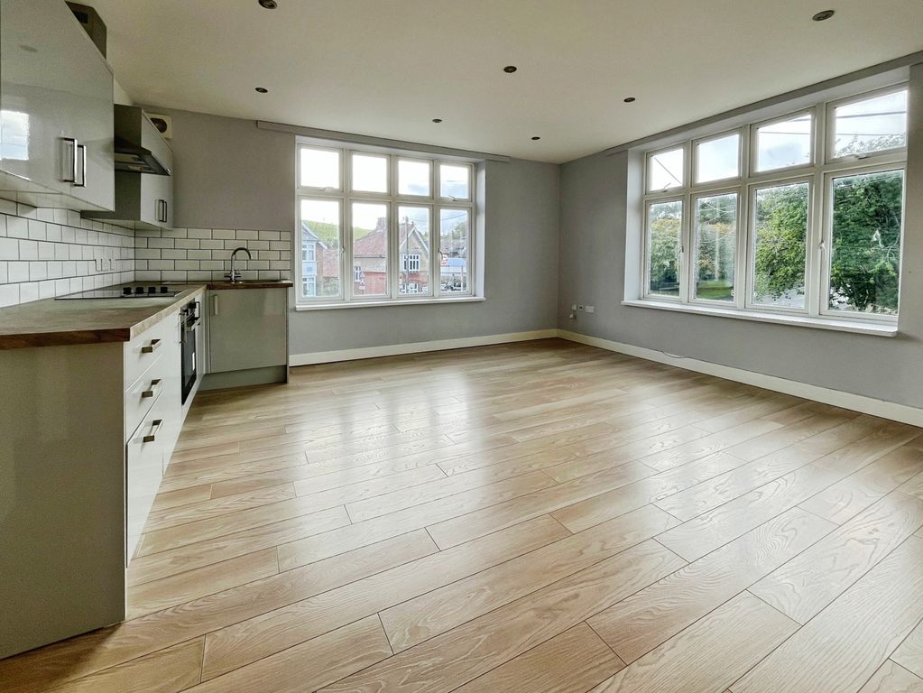 Property photo 3 of 10 Kitchen/ Living Room