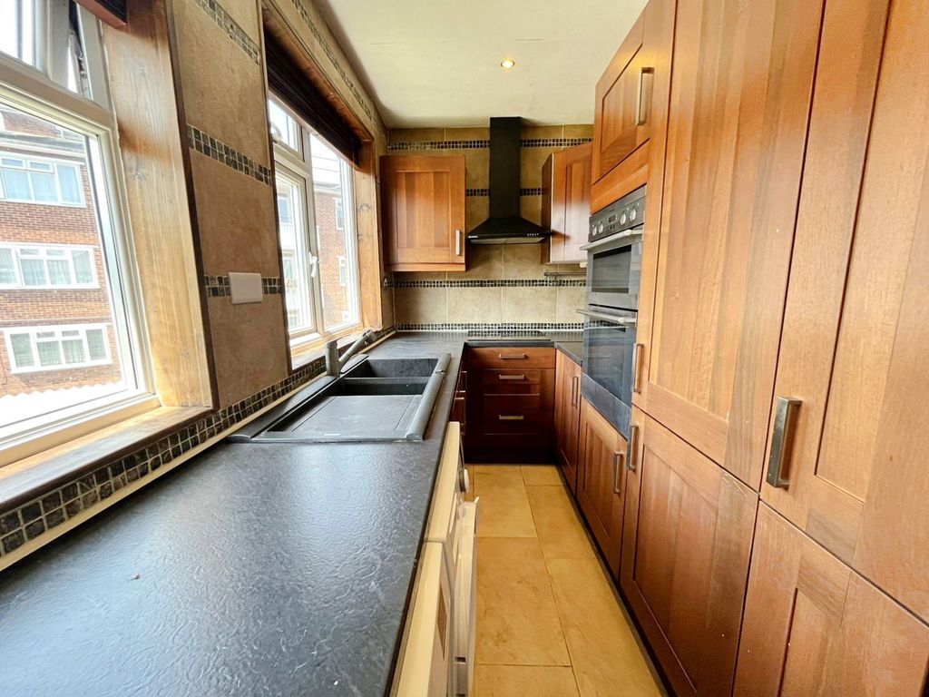 Property photo 3 of 10 Photo 1