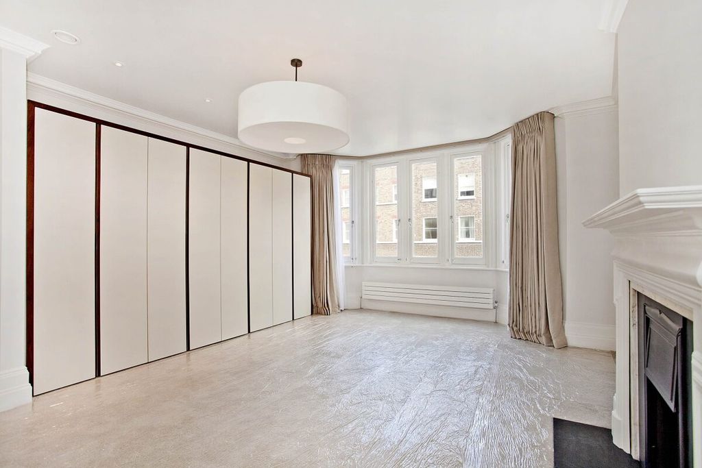 Property photo 3 of 18 Jll