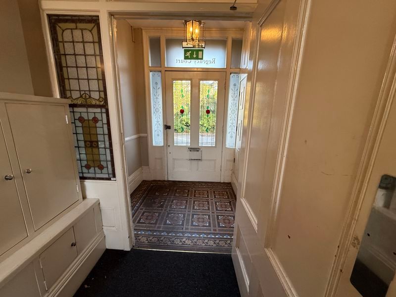 Property photo 2 of 11 Foyer