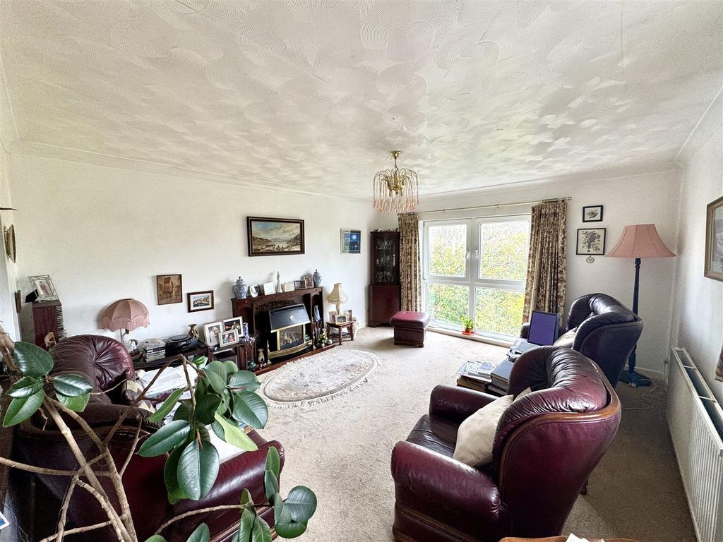 Property photo 3 of 20 Sitting Room