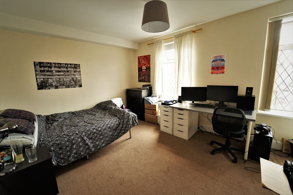 Property photo 3 of 8 Bedroom