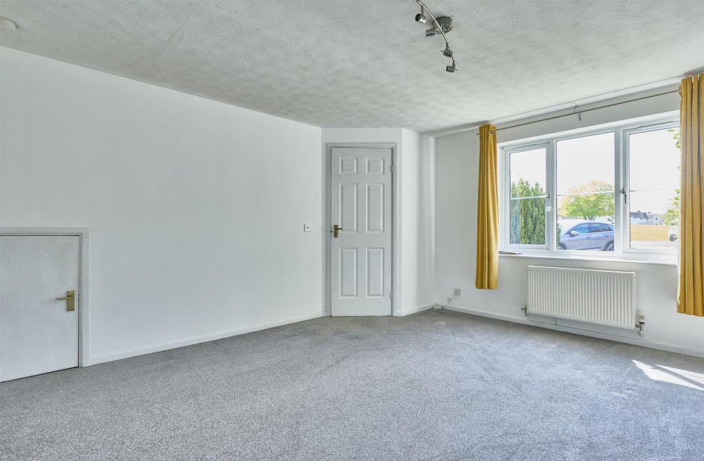 Property photo 2 of 10 Landseer Dr Hinckley_1.Jpg