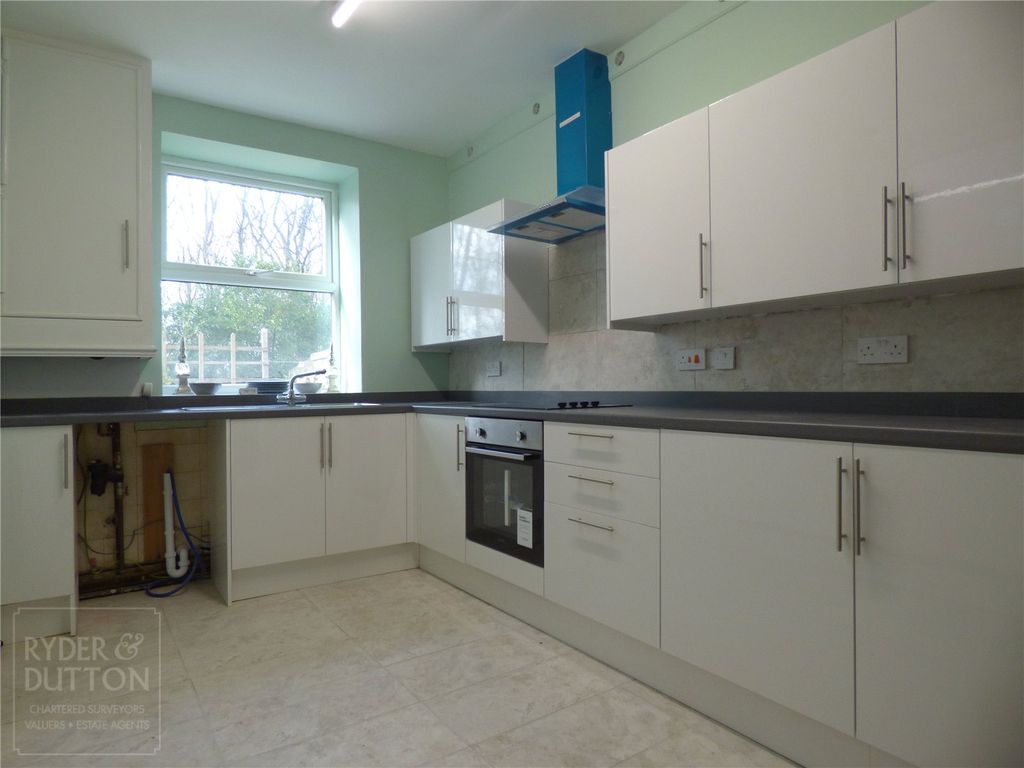 Property photo 3 of 13 Kitchen