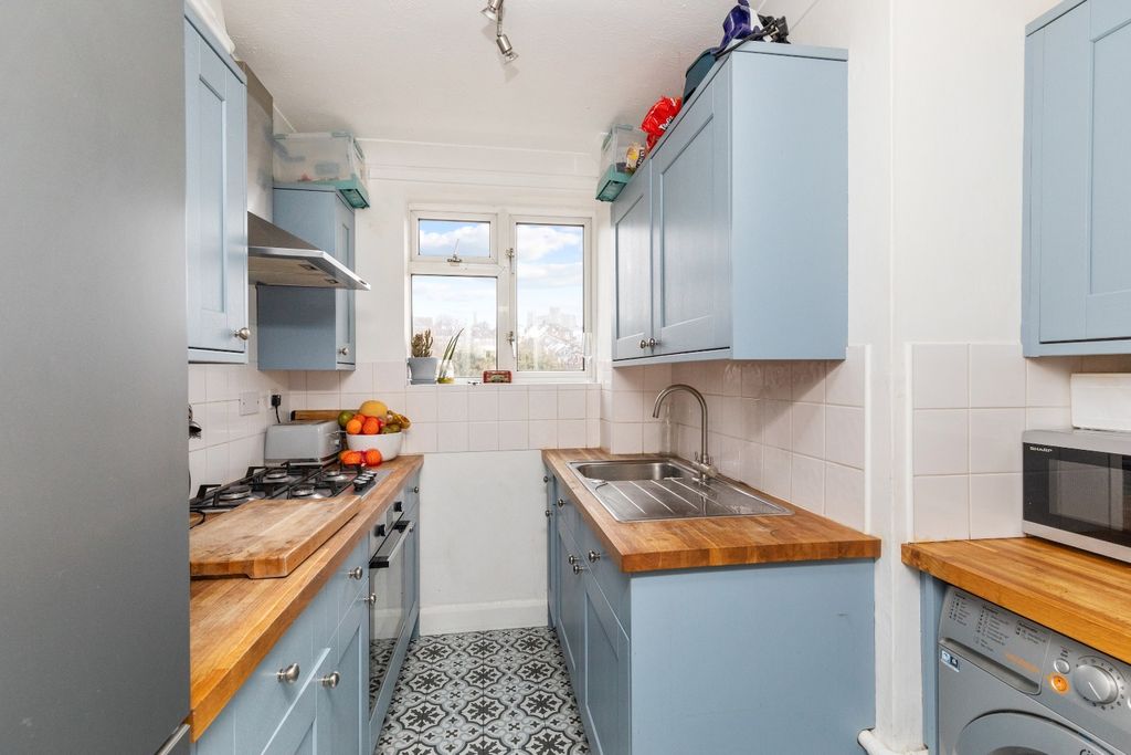 Property photo 2 of 12 4025465