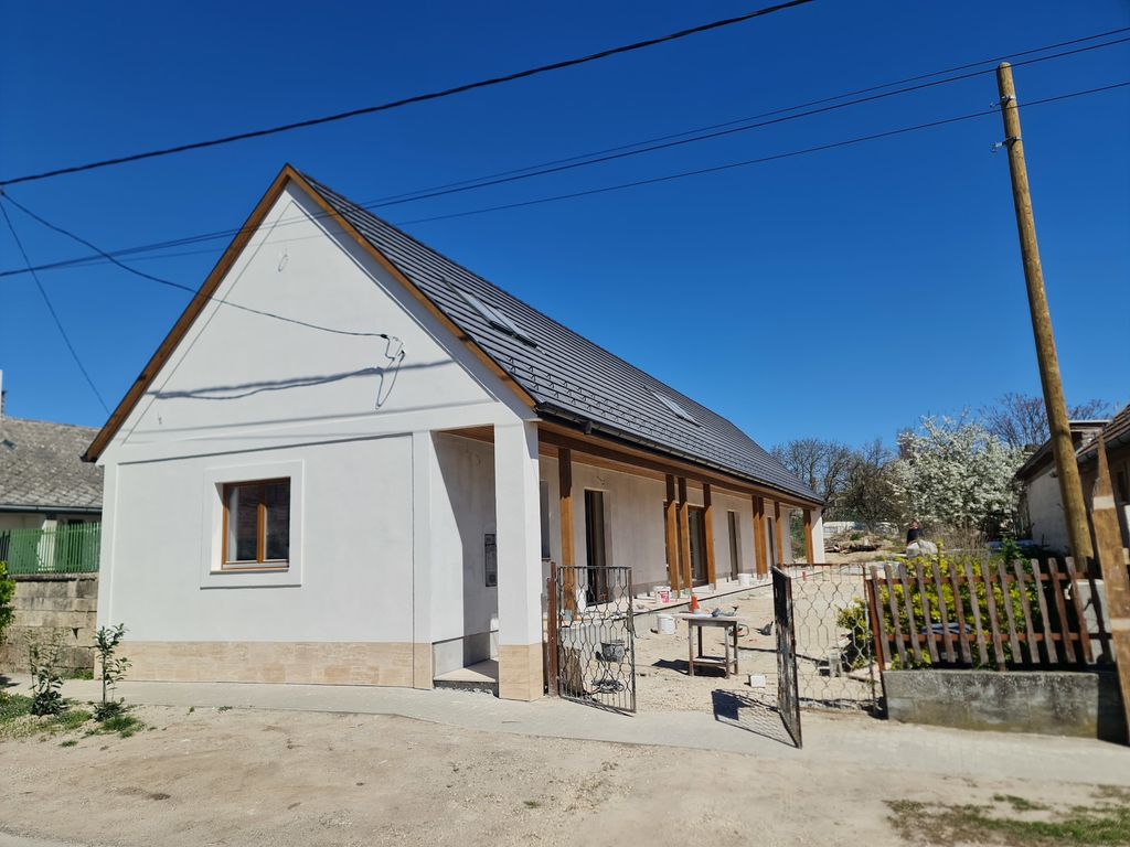 Property photo 1 of 6