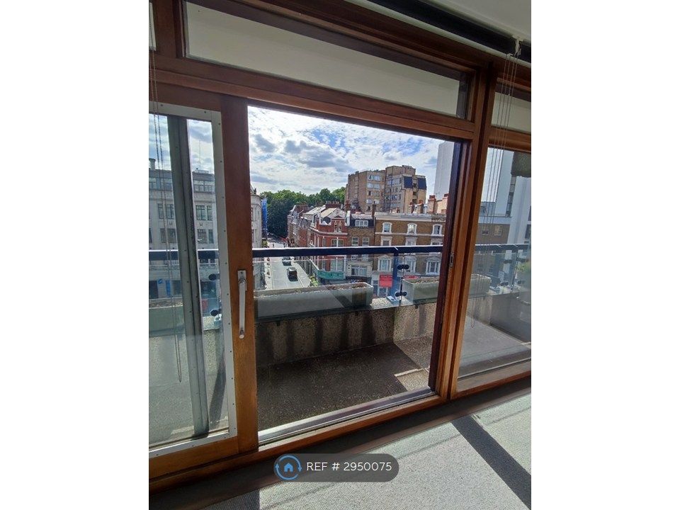 Property photo 3 of 19 Studio Room Windows