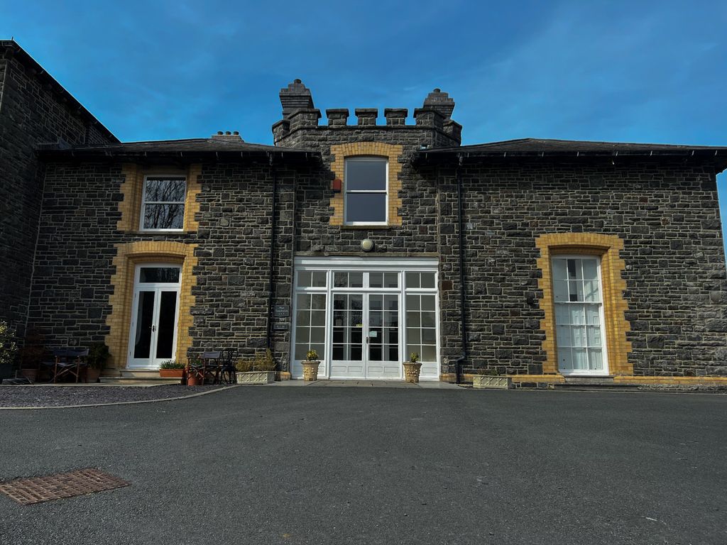 Property photo 1 of 11 58534699-B060-4F32-A0A6-019B2dc7323B