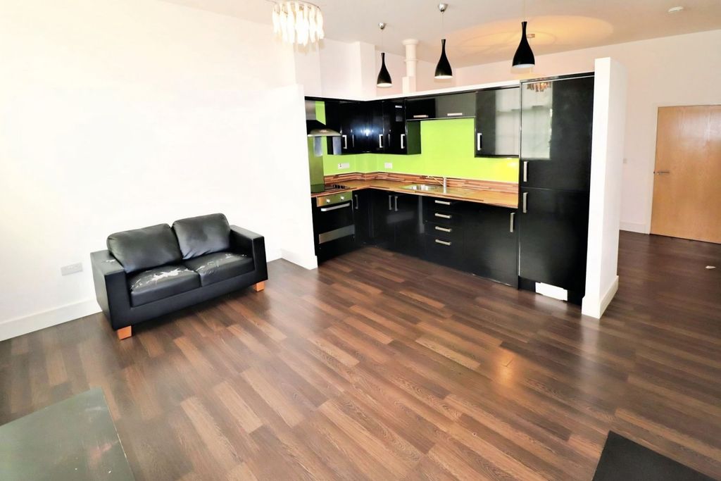 Property photo 2 of 8