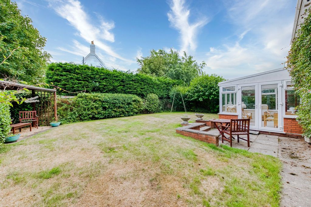 Property photo 2 of 28