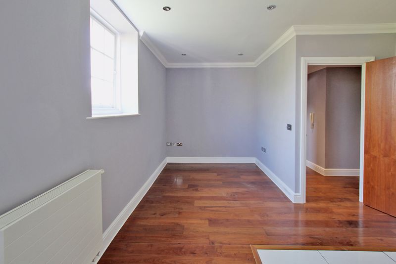 Property photo 2 of 9 Photo 8