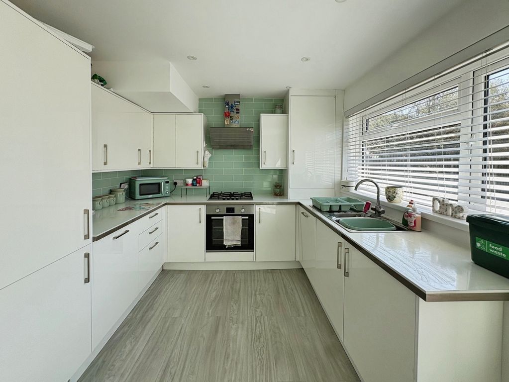 Property photo 2 of 12 Kitchen