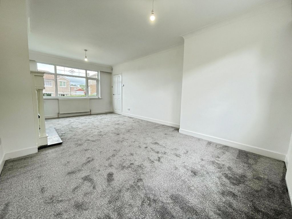 Property photo 3 of 18 Living Room