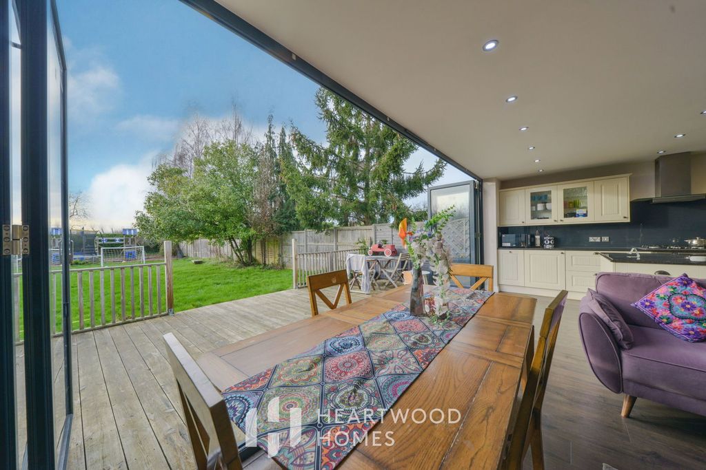 Property photo 3 of 34