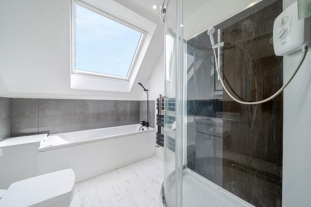 Additional image 9 of 5 bed chalet for saleDrayton Lane, Drayton, Portsmouth PO6