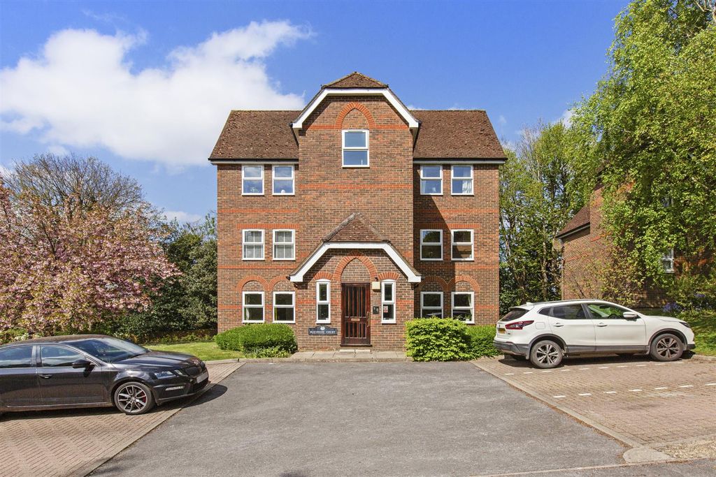 Property photo 1 of 9 Blenheim Court, Malmers Well Rd-12.Jpg