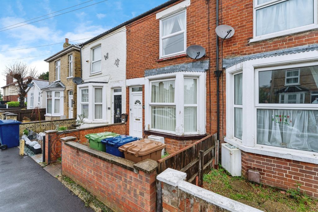 Property photo 2 of 13