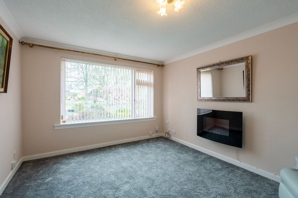 Property photo 2 of 28