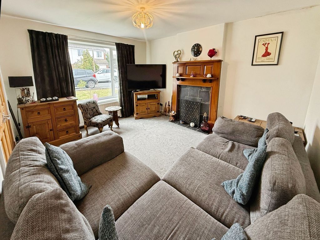 Property photo 3 of 35 Living Room