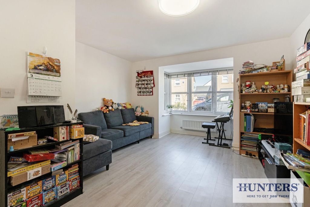 Property photo 2 of 22 Living Room