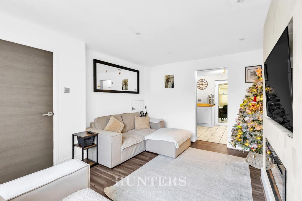 Property photo 3 of 18 Living Room