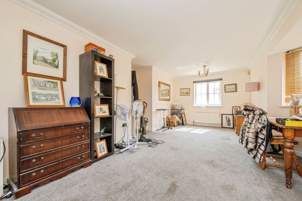 Property photo 3 of 12 Photo