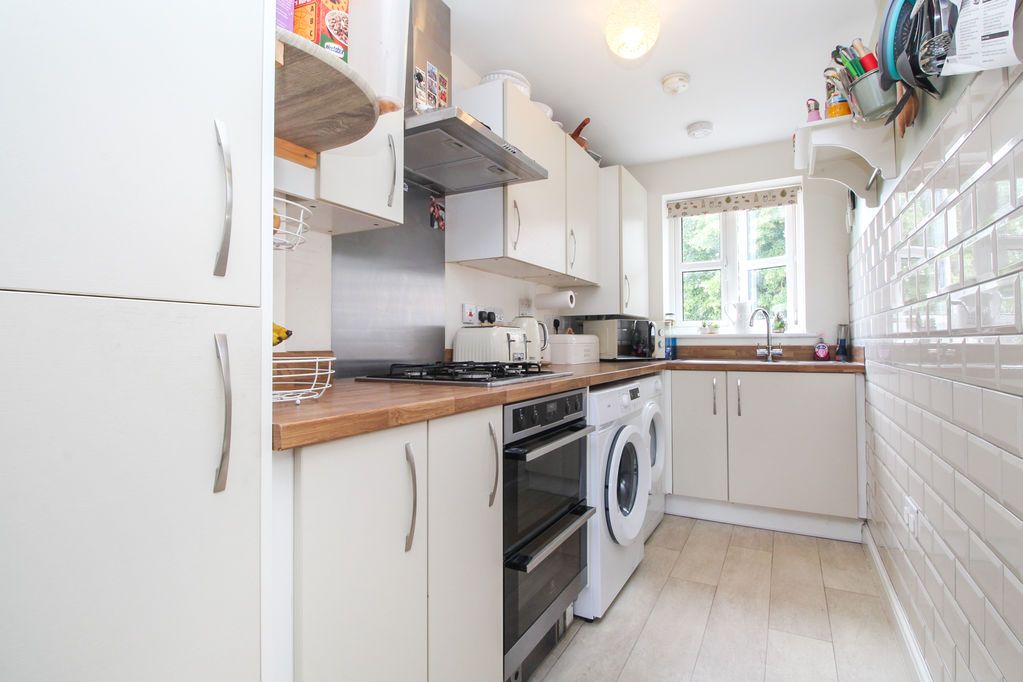 Property photo 3 of 16 Kitchen