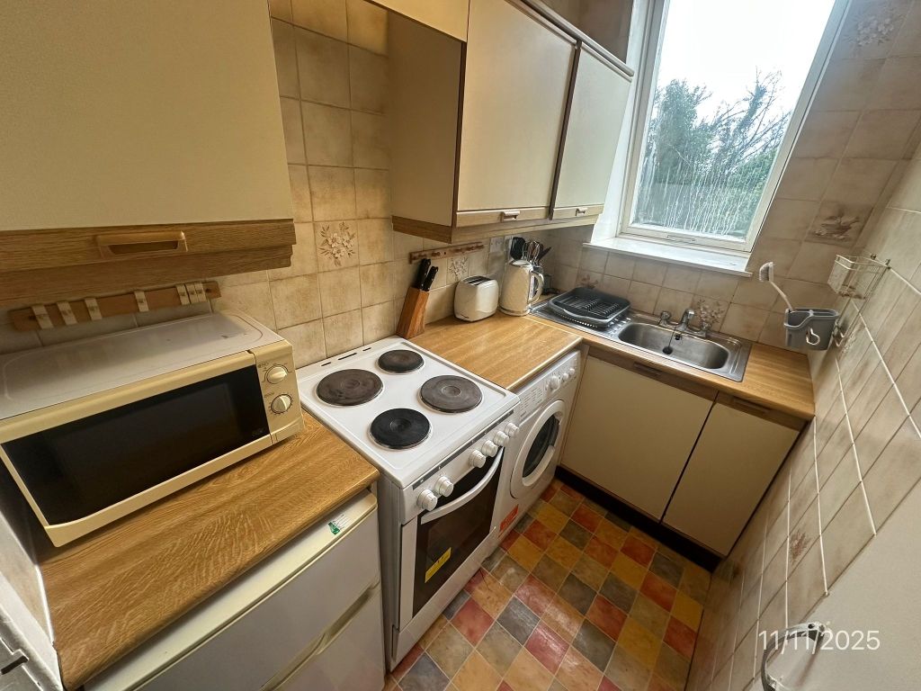 Property photo 2 of 7 Kitchen