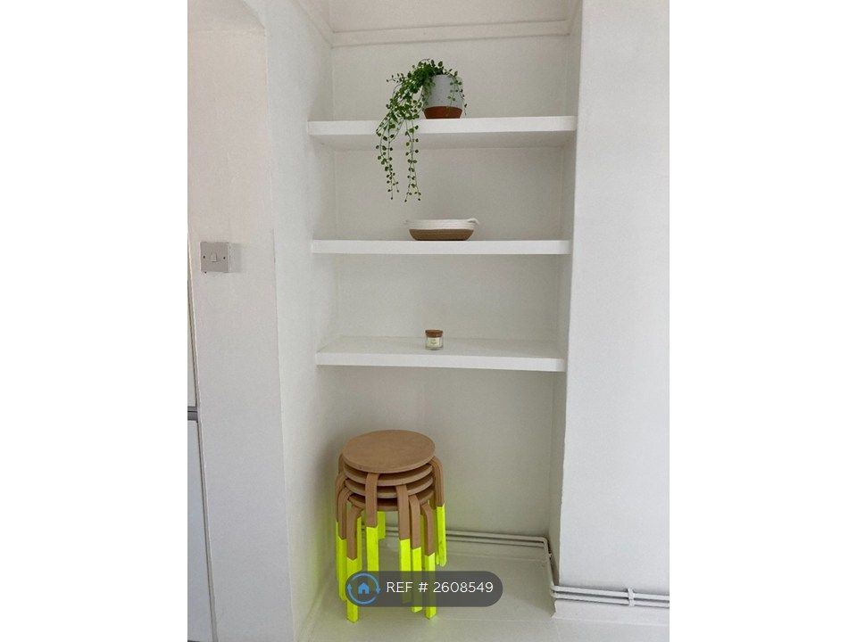 Property photo 3 of 18 Storage Lounge
