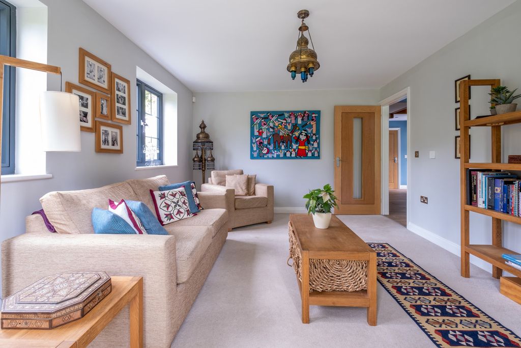 Property photo 3 of 28