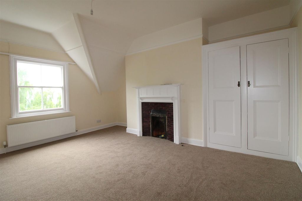 Property photo 2 of 12 Lounge - 8 Wellington House.Jpg