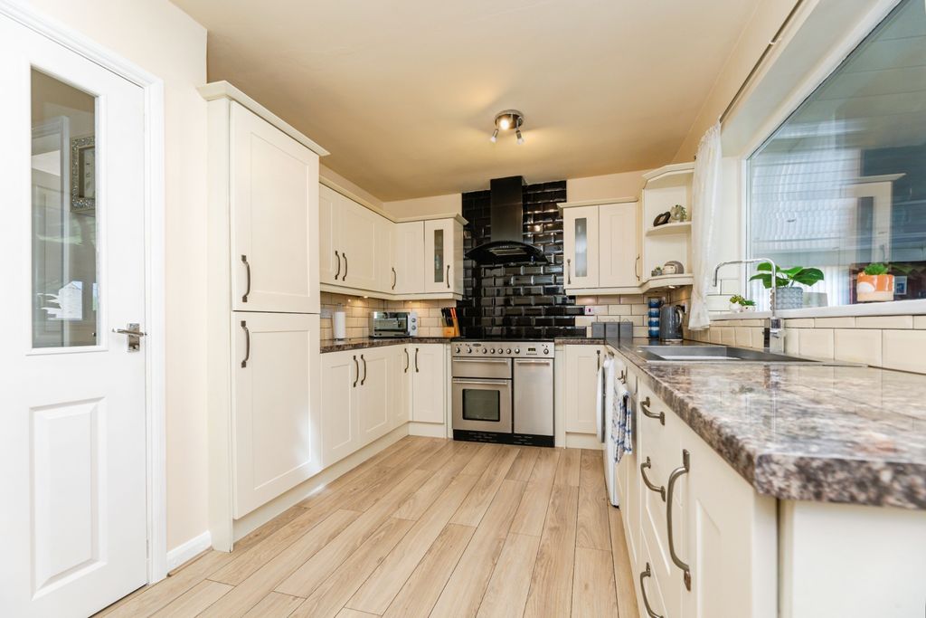 Property photo 3 of 30 2A8A0958