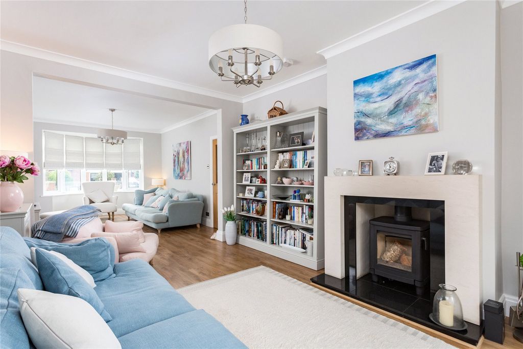 Property photo 2 of 24 Sitting Room