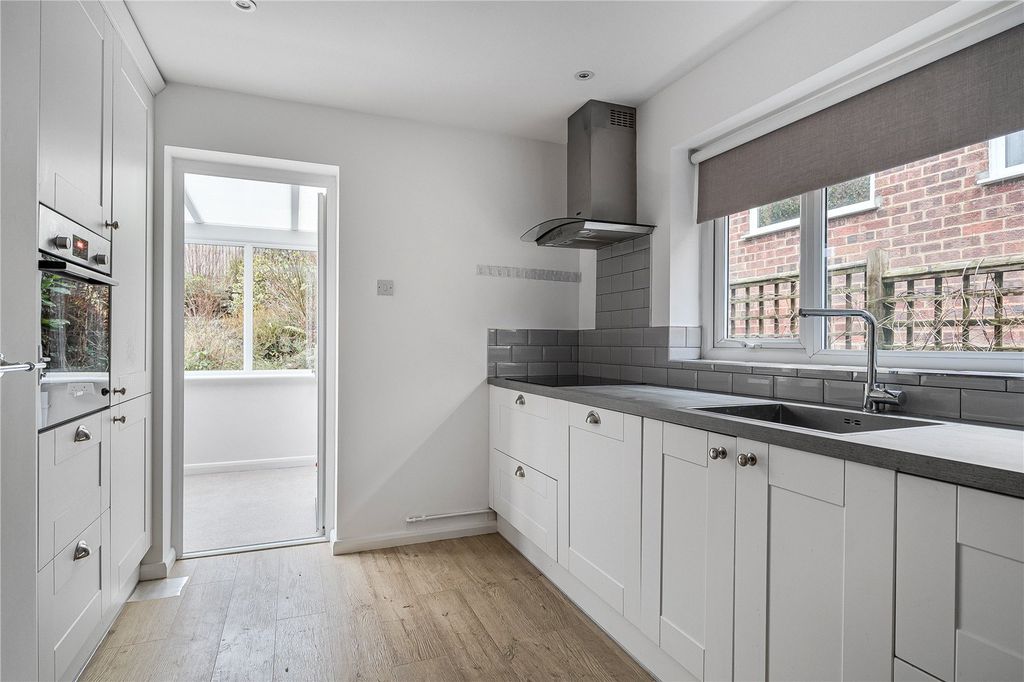 Property photo 3 of 9 Kitchen