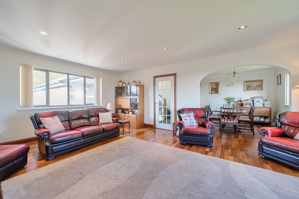 Property photo 2 of 28