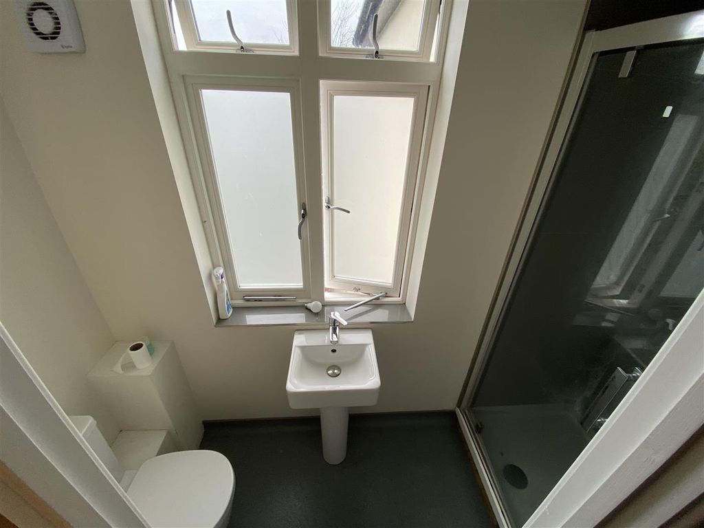 Property photo 3 of 6 Ensuite Rm3.Jpg