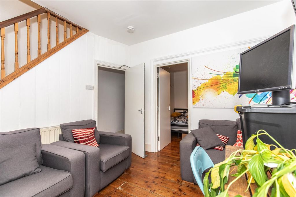 Property photo 2 of 12 Living Room