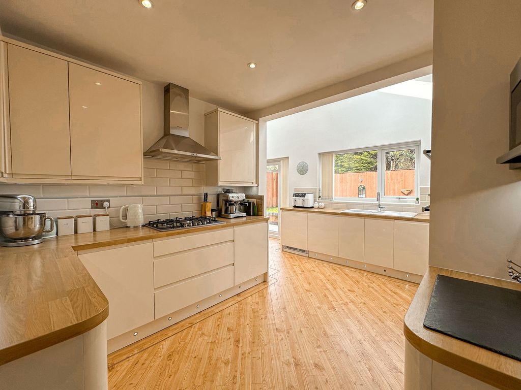 Property photo 3 of 37