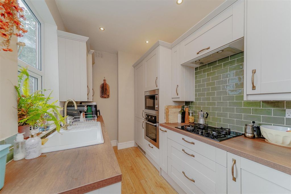 Property photo 2 of 27 Kitchen