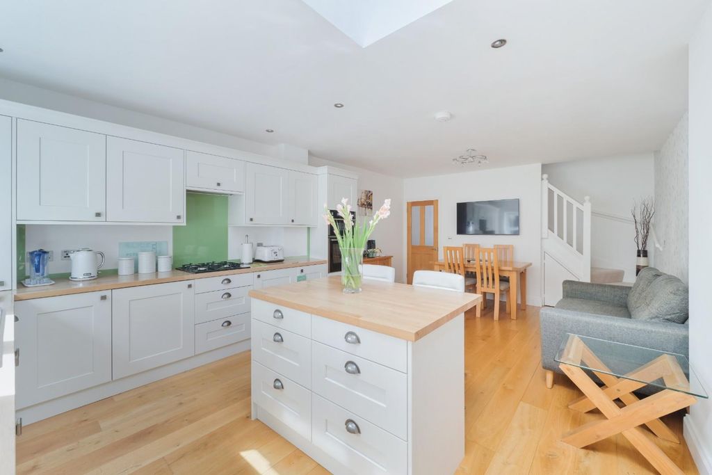 Property photo 3 of 14 Treadwell Road (12).Jpg