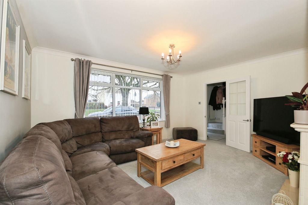 Property photo 2 of 20