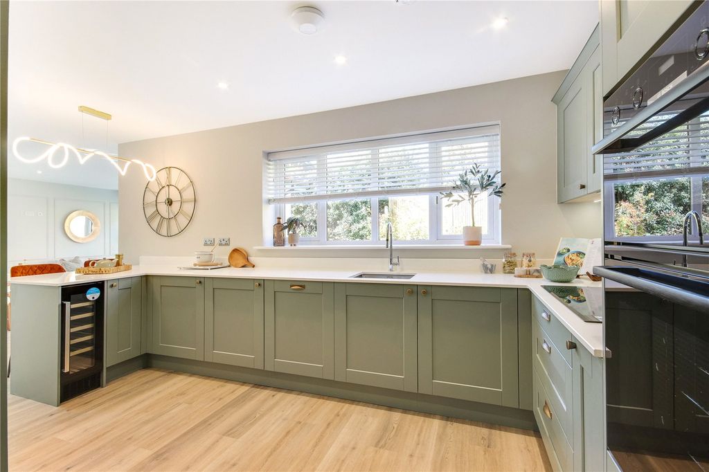Property photo 2 of 6 Scotney Kitchen