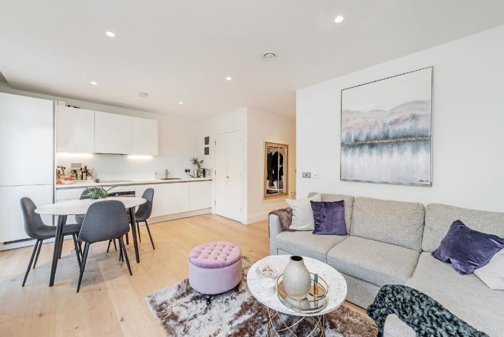 Property photo 2 of 7 226045618