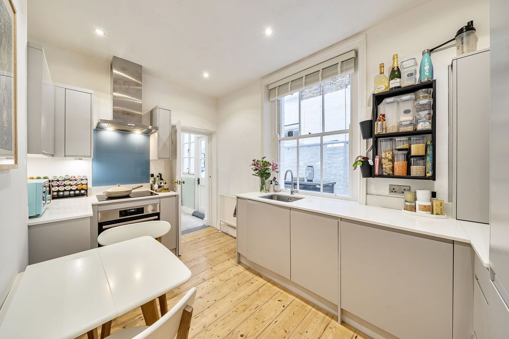 Property photo 2 of 25