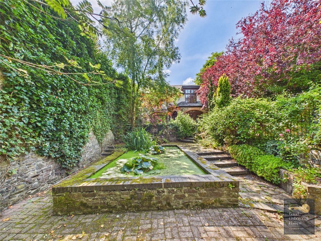 Property photo 2 of 27 Picture No. 33