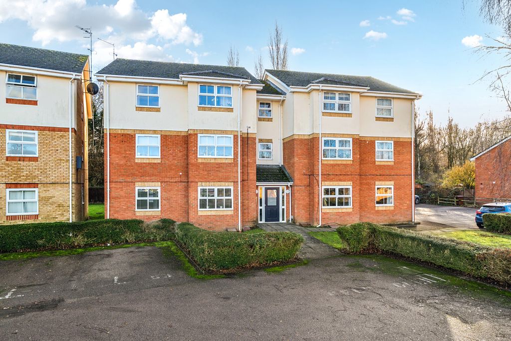 Property photo 1 of 16 1388713-1-693Abda...