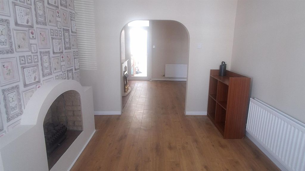 Property photo 3 of 8 132508.Jpg