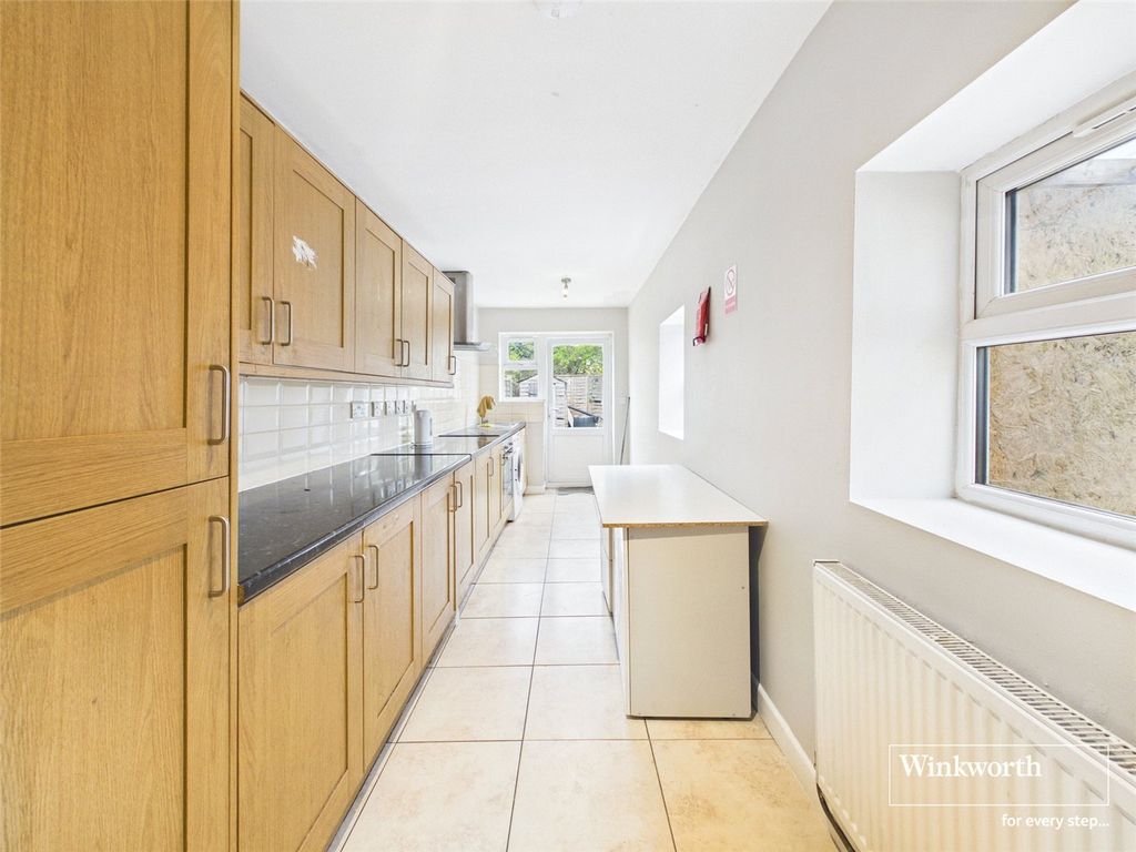 Property photo 2 of 9 Kitchen