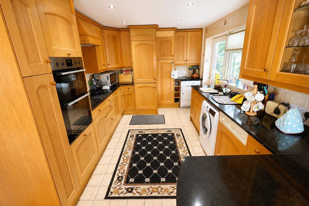 Property photo 3 of 15 Kitchen / Diner